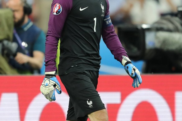 Attentat de Nice : Hugo Lloris, très ému, a participé à la minute de silence (Photos)