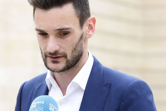 Attentat de Nice : Hugo Lloris, très ému, a participé à la minute de silence (Photos)