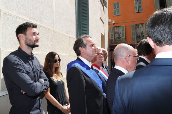 Attentat de Nice : Hugo Lloris, très ému, a participé à la minute de silence (Photos)