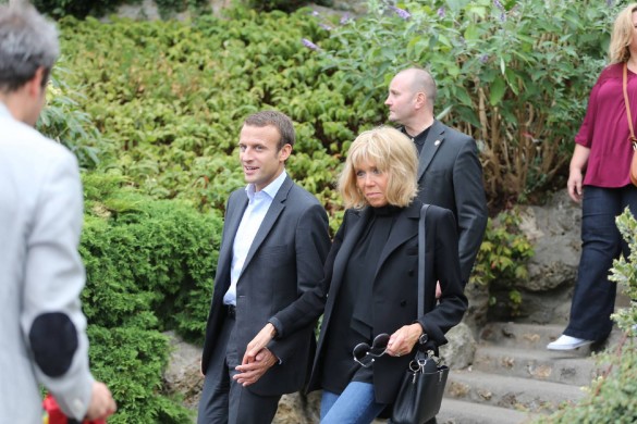 Brigitte Macron est « satisfaite » des photos d’elle en maillot de bain dans Paris Match !