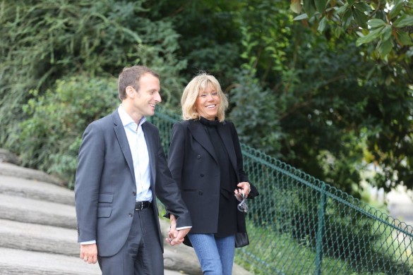 Brigitte Macron est « satisfaite » des photos d’elle en maillot de bain dans Paris Match !