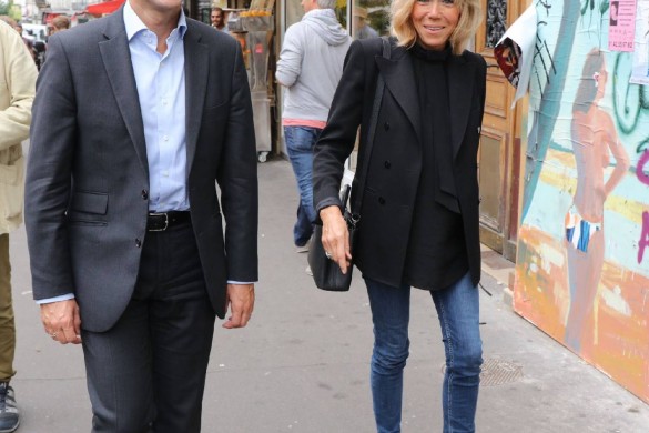 Brigitte Macron est « satisfaite » des photos d’elle en maillot de bain dans Paris Match !