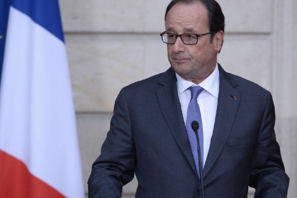 Quand François Hollande arrive en retard au théâtre, tout le monde l’attend !