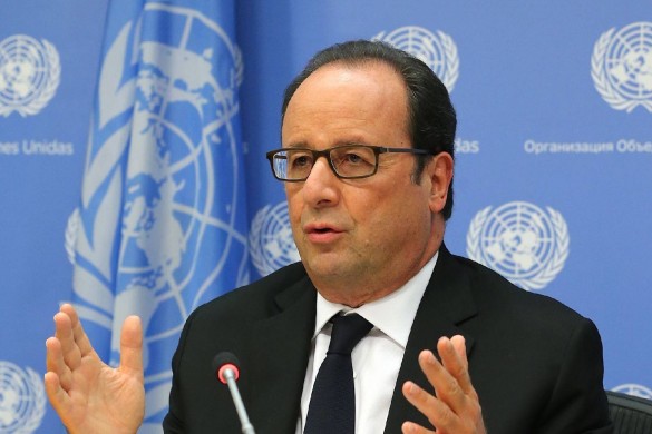 François Hollande raillé sur Twitter après son échange avec Rihanna ! 