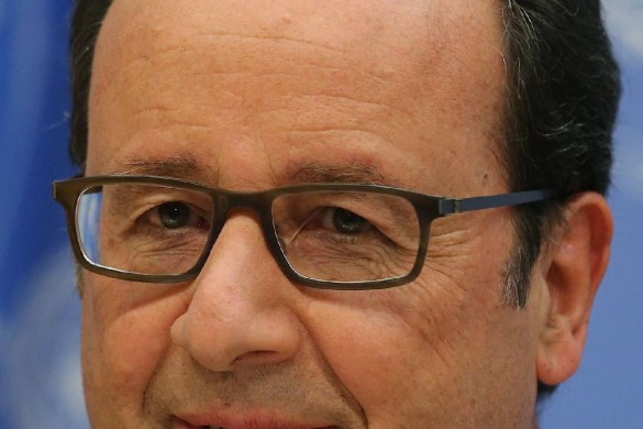 François Hollande raillé sur Twitter après son échange avec Rihanna ! 