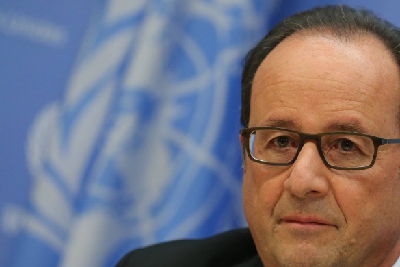 François Hollande raillé sur Twitter après son échange avec Rihanna ! 