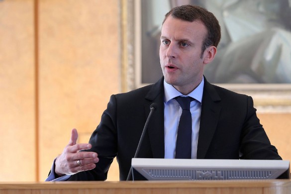 « Casse-toi, pauv’ con » : un étudiant jugé pour avoir insulté Emmanuel Macron