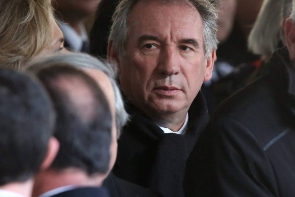 « Hollande est mort, Sarkozy haï.. » : François Bayrou sort de son silence et se paye toute la classe politique !