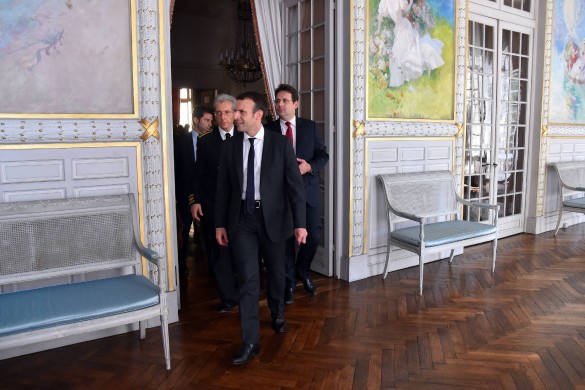 Il n’en rate pas une ! Emmanuel Macron affirme « ne pas être socialiste » 