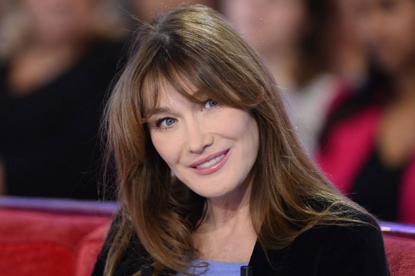 Carla Bruni rend hommage à Bob Dylan, le prix Nobel de littérature 2016 (Vidéo)