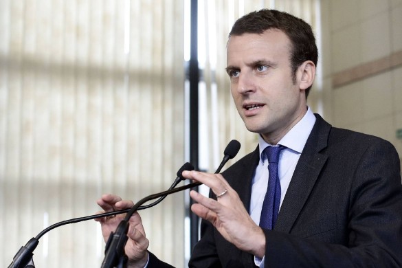 Emmanuel Macron tacle les grands partis politiques français