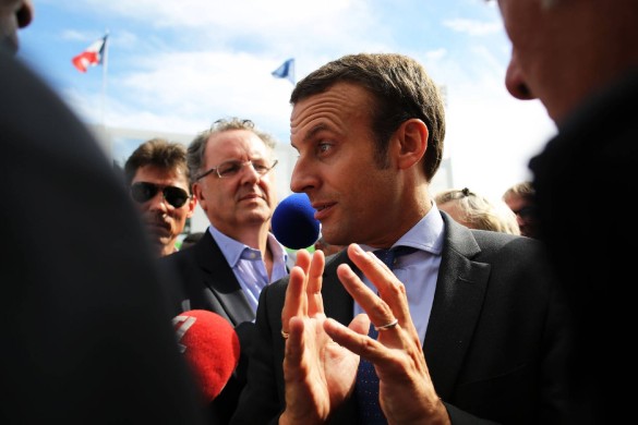 Emmanuel Macron tacle les grands partis politiques français