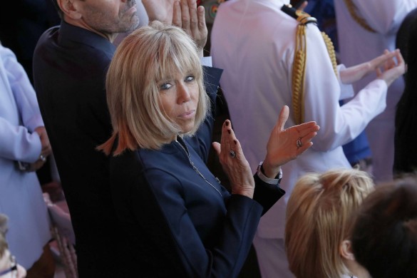 Emmanuel et Brigitte Macron, « couple fusionnel » : « Il ne fait rien sans lui demander son avis »