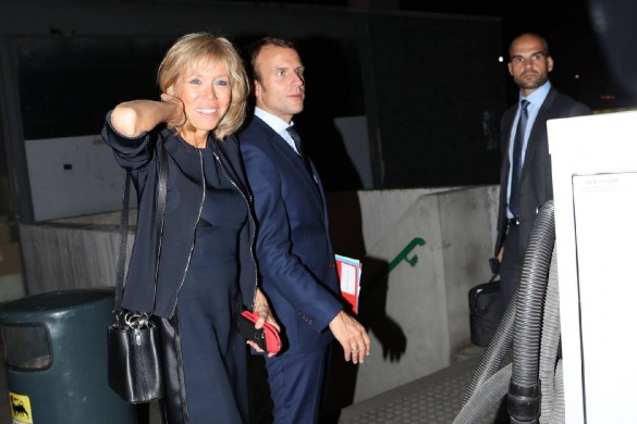 Emmanuel et Brigitte Macron, « couple fusionnel » : « Il ne fait rien sans lui demander son avis »