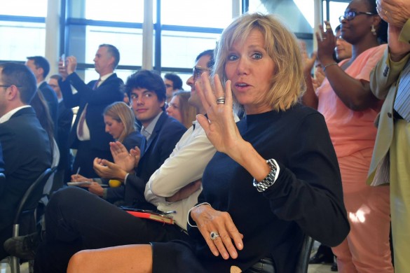 Emmanuel et Brigitte Macron, « couple fusionnel » : « Il ne fait rien sans lui demander son avis »