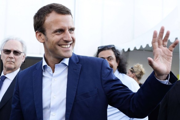 Emmanuel Macron démissionne, les Républicains se déchirent… Les 5 infos peopolitique de la semaine