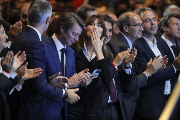 Capucine Anav et Véronique Sanson au meeting de Nicolas Sarkozy au Zénith (photos)