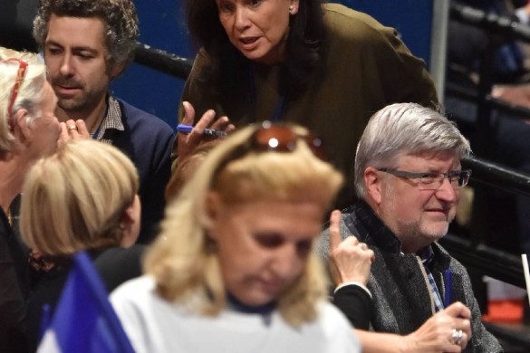 Capucine Anav et Véronique Sanson au meeting de Nicolas Sarkozy au Zénith (photos)