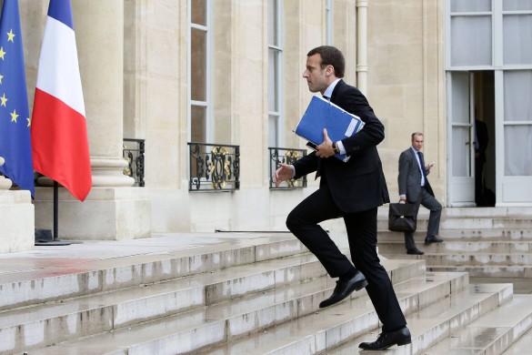 Coluche ou Brutus ? Emmanuel Macron ironise sur les rumeurs de candidature à la présidentielle