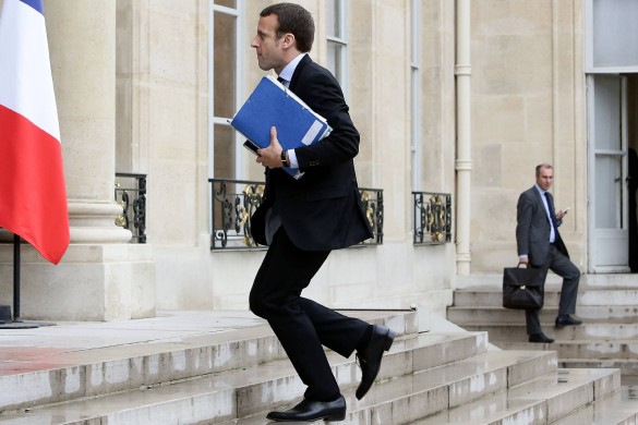 Coluche ou Brutus ? Emmanuel Macron ironise sur les rumeurs de candidature à la présidentielle