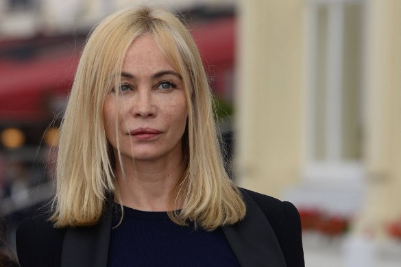 Le bouleversant hommage d’Emmanuelle Béart à son père Guy !