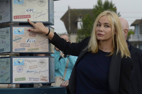 Le bouleversant hommage d’Emmanuelle Béart à son père Guy !