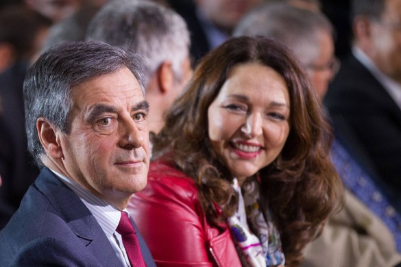 La croix portée par la porte-parole de François Fillon fait sensation sur Twitter