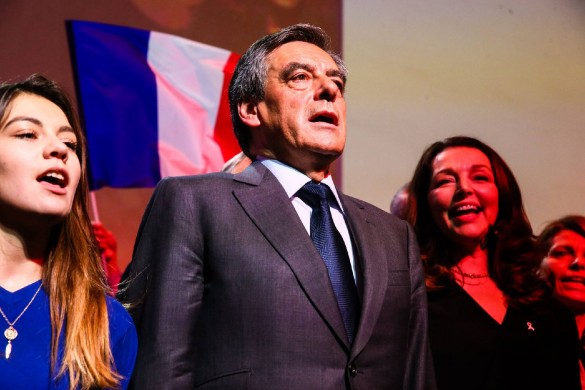 La croix portée par la porte-parole de François Fillon fait sensation sur Twitter