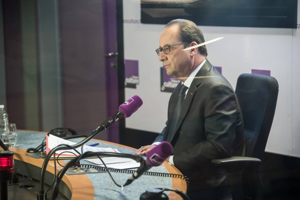 La petite pique de François Hollande à Emmanuel Macron qui « découvre le porte-à-porte »