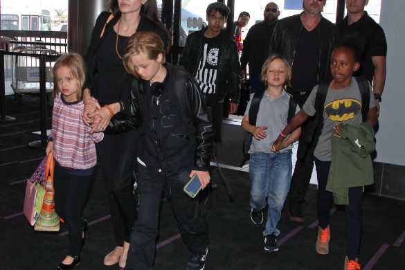 Angelina Jolie et Brad Pitt divorcent : Ont-ils voulu adopter un 7ème enfant pour sauver leur mariage ?