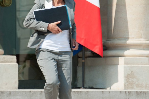 Le fils d’une ex-ministre en garde à vue après avoir blessé deux policiers