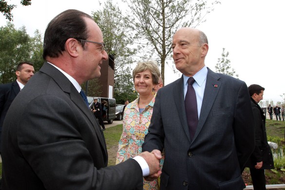 Ils se sont donné le mot : après Nicolas Sarkozy, François Hollande se moque aussi de l’âge d’Alain Juppé