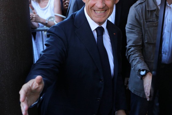 Nicolas Sarkozy révèle ce que signifie le mystérieux « T » rouge de son livre !