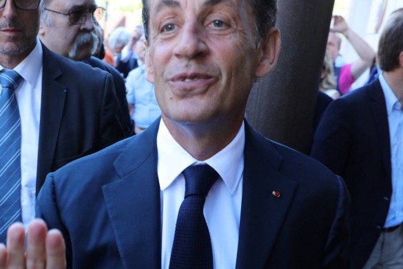 Nicolas Sarkozy révèle ce que signifie le mystérieux « T » rouge de son livre !