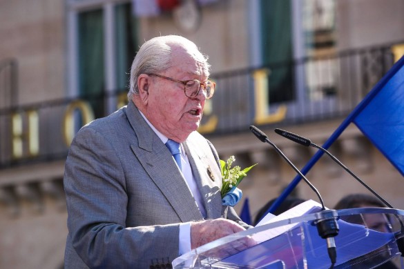 Jean-Marie Le Pen compare les migrants à « des poubelles »