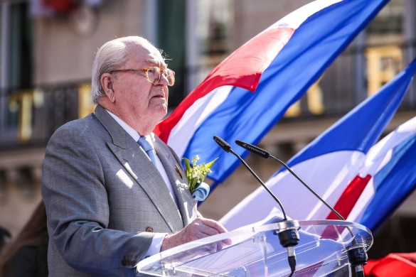 Jean-Marie Le Pen compare les migrants à « des poubelles »