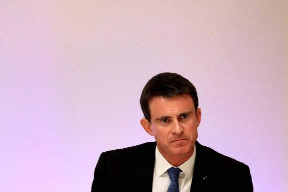 Manuel Valls candidat : Twitter ironise sur le 49.3