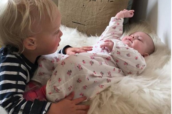 Trop mignon ! Liv Tyler déguise sa fille Lula, 3 mois (photo)