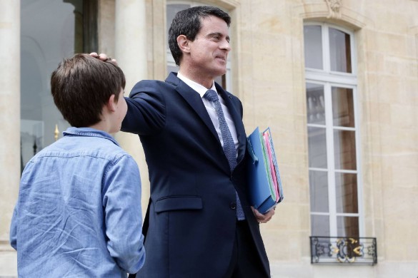 Pourquoi Manuel Valls a changé subitement de numéro de téléphone