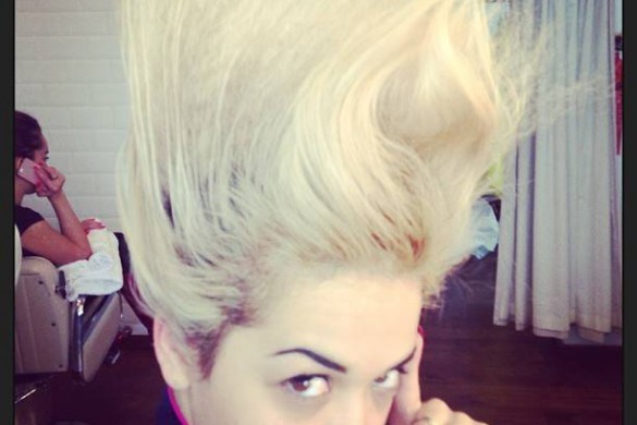 Bad Hair Day : quand les stars se font malmener par leurs cheveux…