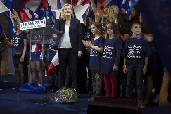 Marine Le Pen refuse d’aller sur France 2 : Michel Field écrit au CSA