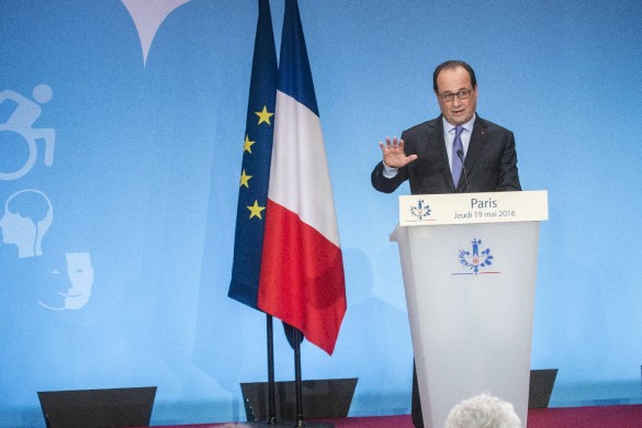 Pas de toit à Roland Garros ? La faute à François Hollande…