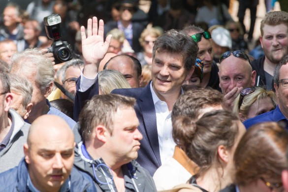 Boulette! Ce jour où Arnaud Montebourg confond un convoi pénitentiaire avec le corbillard de Michel Rocard !