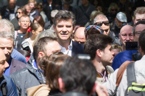 Boulette! Ce jour où Arnaud Montebourg confond un convoi pénitentiaire avec le corbillard de Michel Rocard !