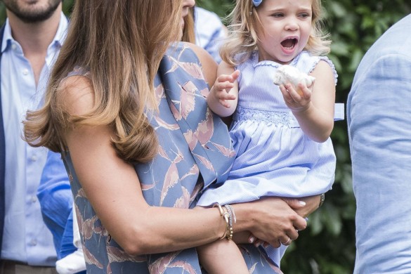 Carl-Philip de Suède et Sofia Hellqvist dévoilent de nouvelles photos de leur royal baby