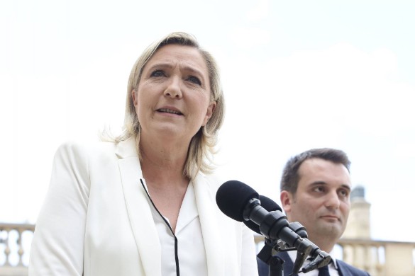 Marine Le Pen ravie de son tête-à-tête avec Karine Le Marchand