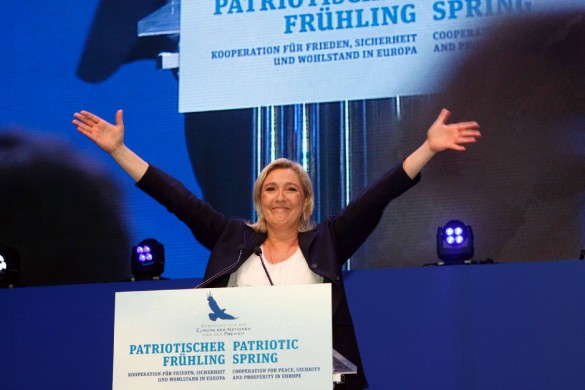 Marine Le Pen ravie de son tête-à-tête avec Karine Le Marchand