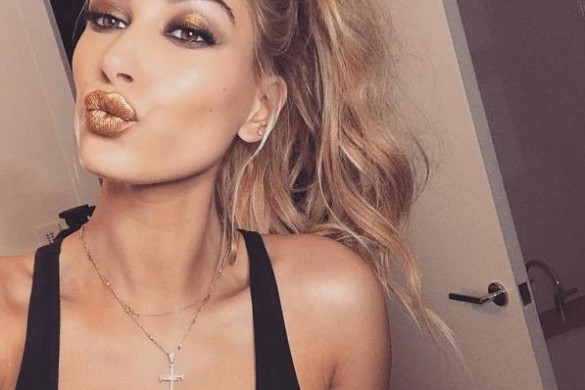 C’est chaud : Hailey Baldwin ultra sexy en maillot de bain ! (Photos)