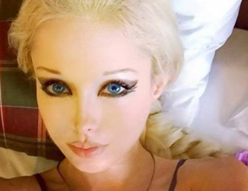 Valeria Lukyanova, la Barbie Girl ukrainienne a pris du muscle ! (Photos)