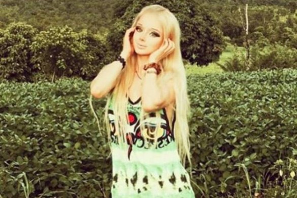 Valeria Lukyanova, la Barbie Girl ukrainienne a pris du muscle ! (Photos)